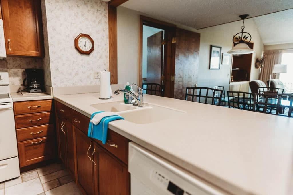 Top Floor Luxury, Sauna, Private Pool, Lake Bellaire Beach, 5 Beds, 4 Full Bath Экстерьер фото