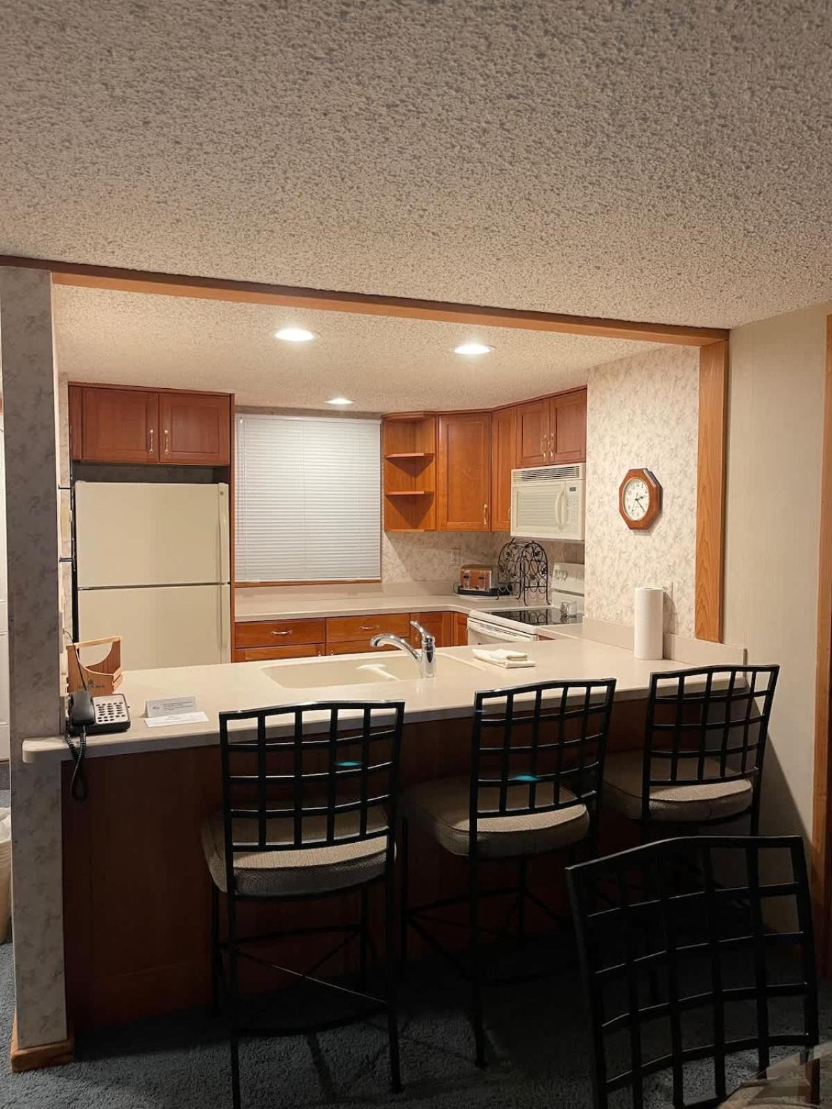 Top Floor Luxury, Sauna, Private Pool, Lake Bellaire Beach, 5 Beds, 4 Full Bath Экстерьер фото